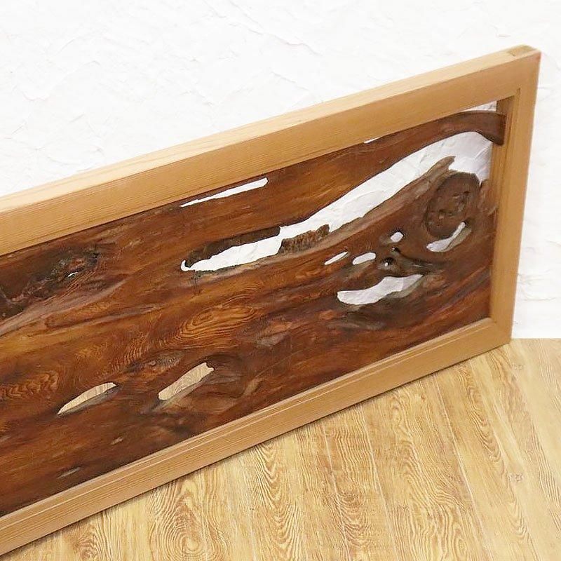 木製　伝統的　間仕切り　欄間 アンティークな日本製欄間 モダンで温もりのある杉