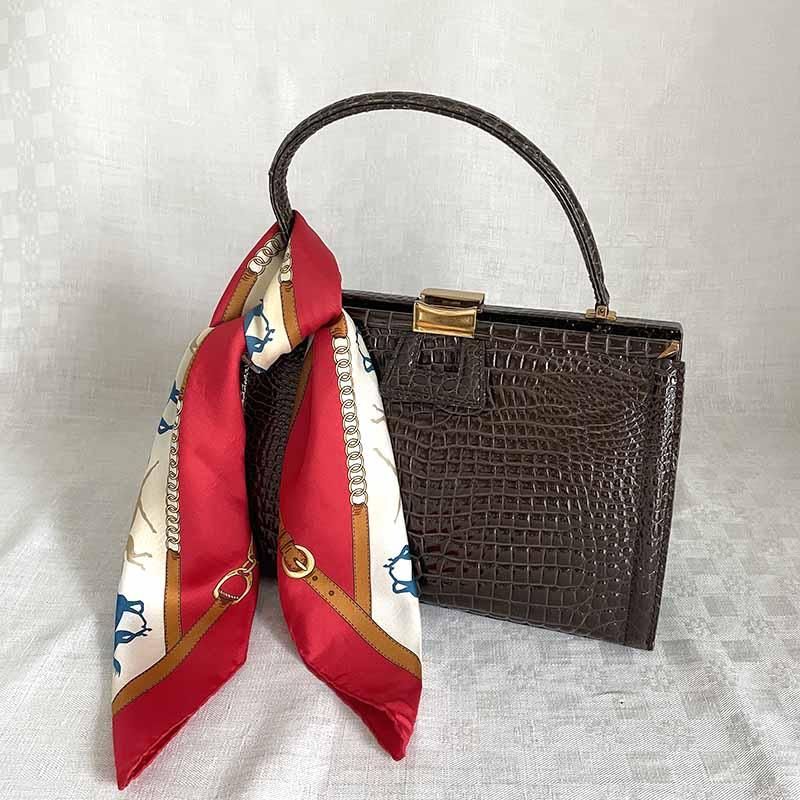 スカーフ セリーヌ 赤馬柄 CELINE 17acd15 - ANTIQUE LEAVES スカーフ セリーヌ 赤馬柄 CELINE 17acd15 - ANTIQUE LEAVES