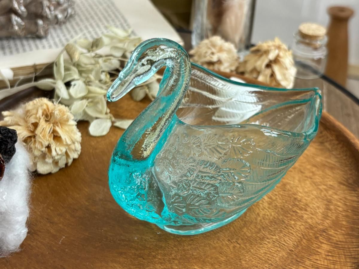 フェントン 水色鶴のフィギュリン - ANTIQUE LEAVES フェントン 水色鶴のフィギュリン - ANTIQUE LEAVES