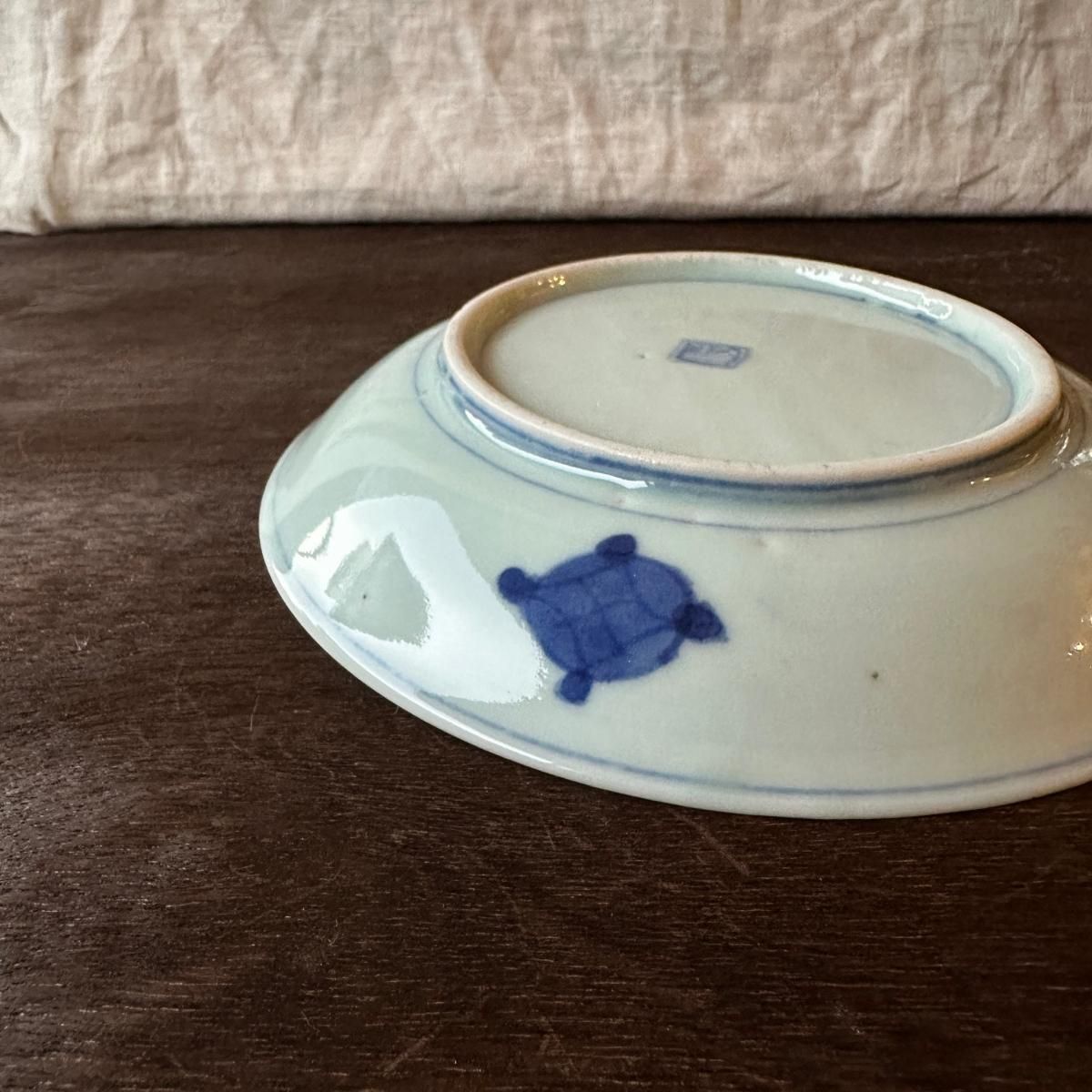 明治時代頃の柔らかな牡丹の染付皿