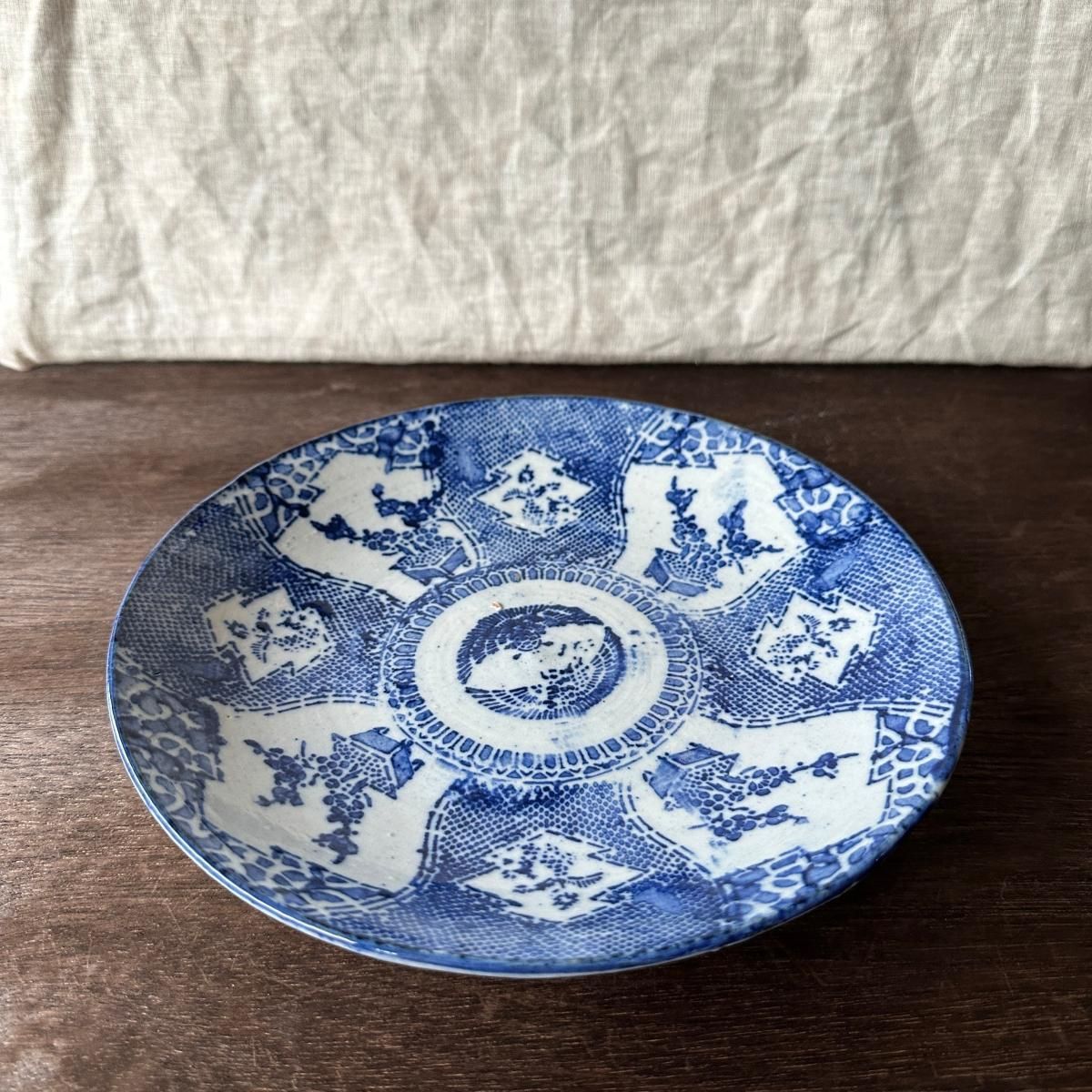 やわらかな牡丹の染付皿 (A) - ANTIQUE LEAVES やわらかな牡丹の染付皿 (A) - ANTIQUE LEAVES