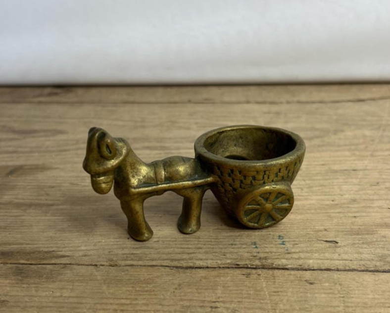 vintage ornament ❀ オレンジ色のカゴに入った 猫ちゃん