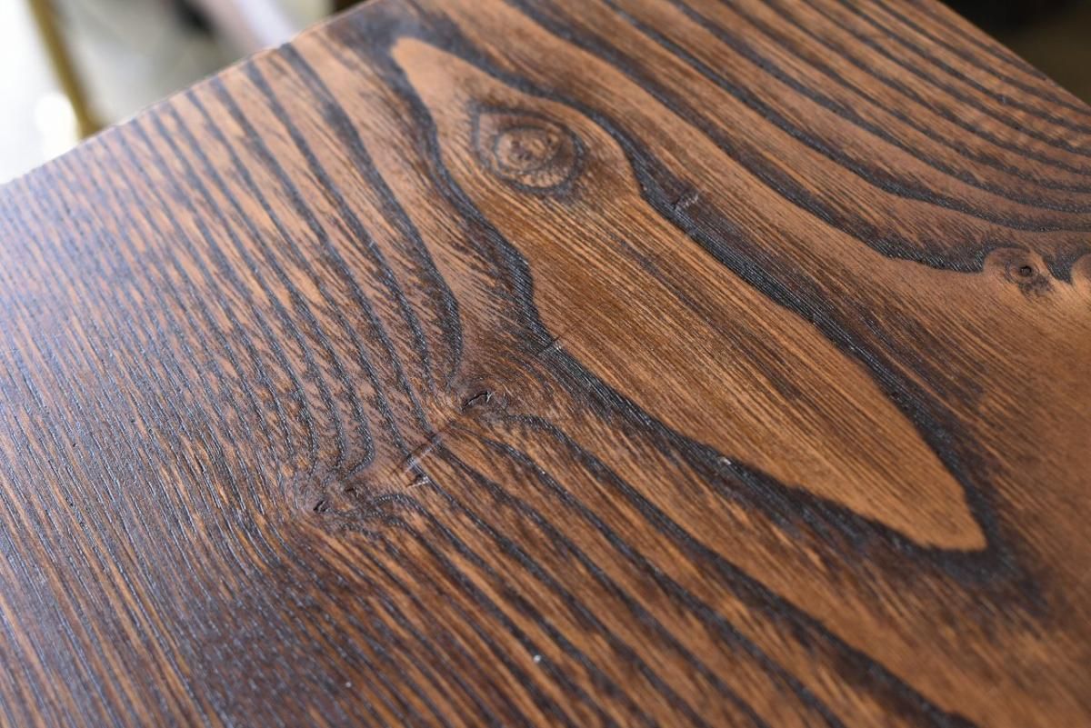 英国製1930年代のベッドサイドチェスト｜力強いオークの木目