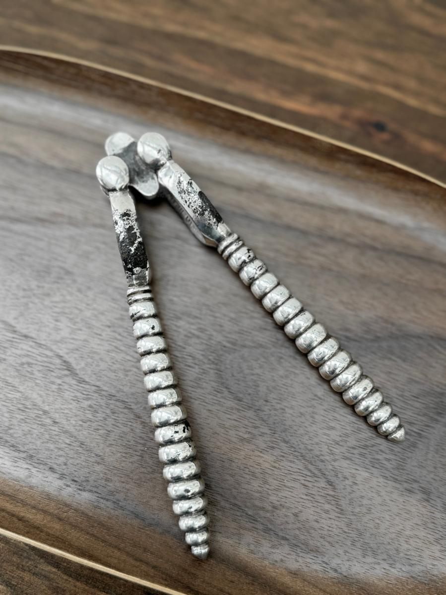 ヴィクトリア時代の英国製銀製ナッツクラッカー