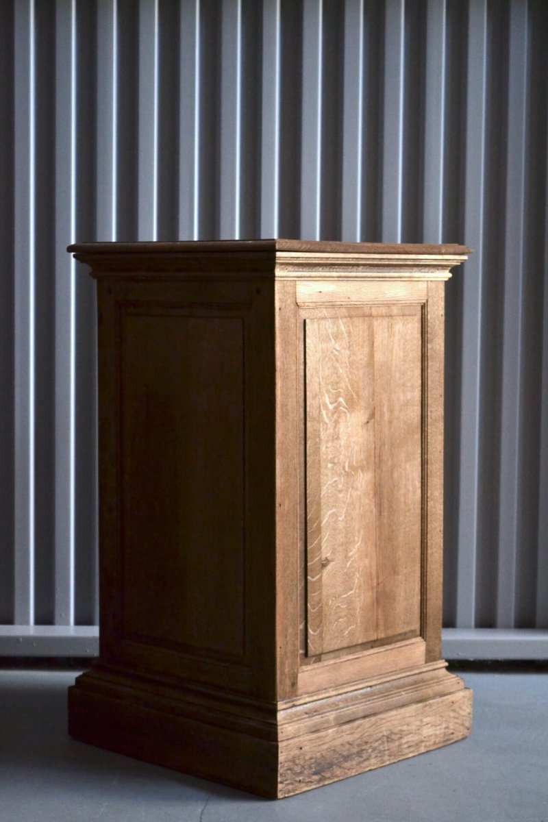 Display pedestal