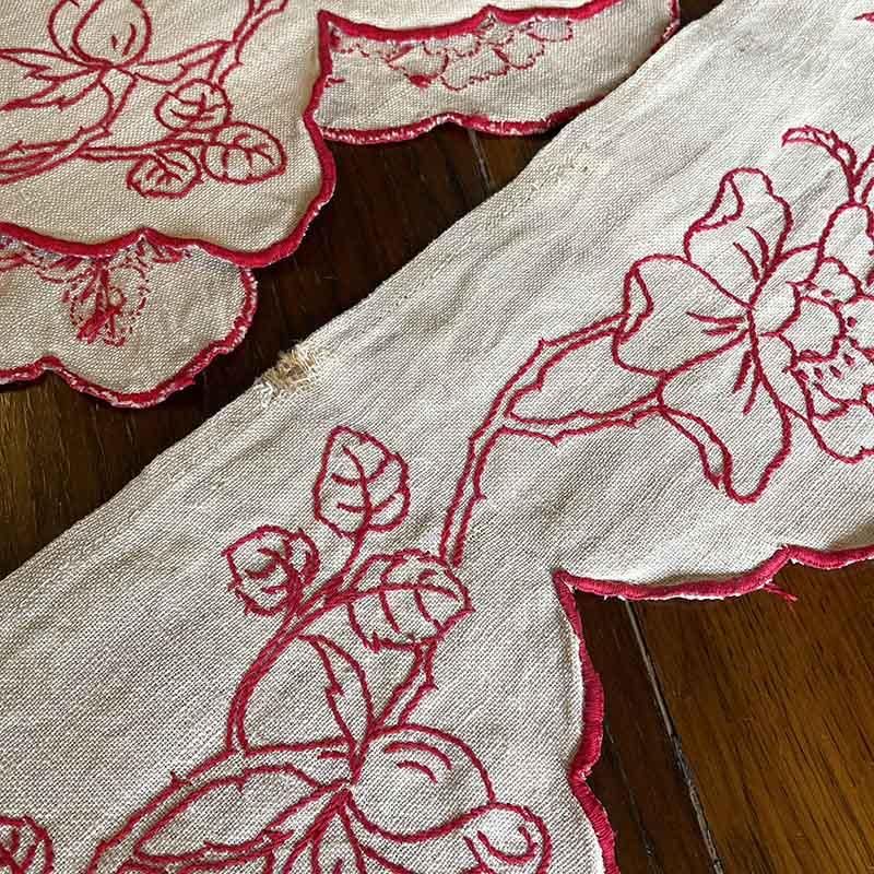フランス製リネンの赤糸刺繍トリム
