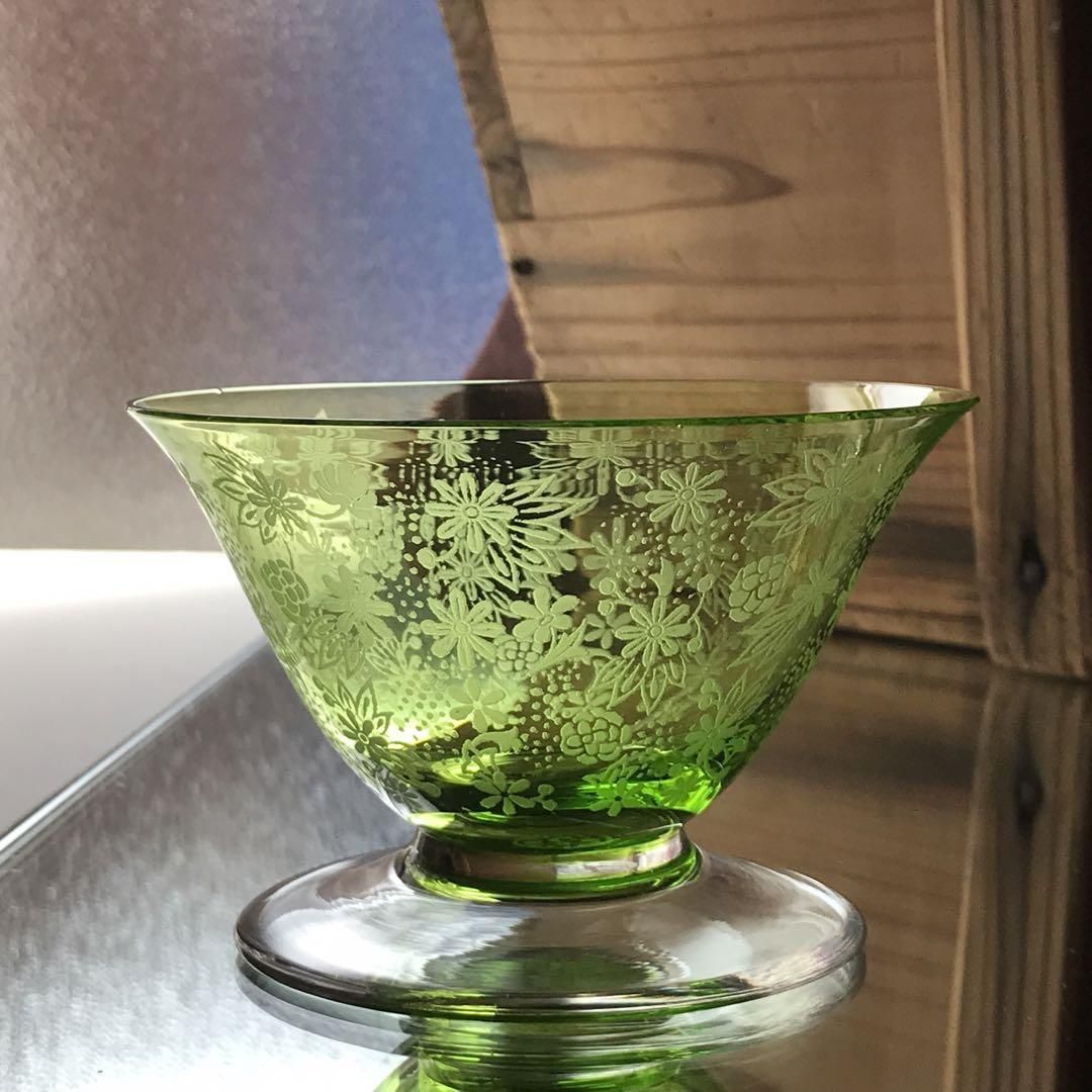 希少なアンティークバカラ製シャンパンクープエリザベート小花柄デザイン