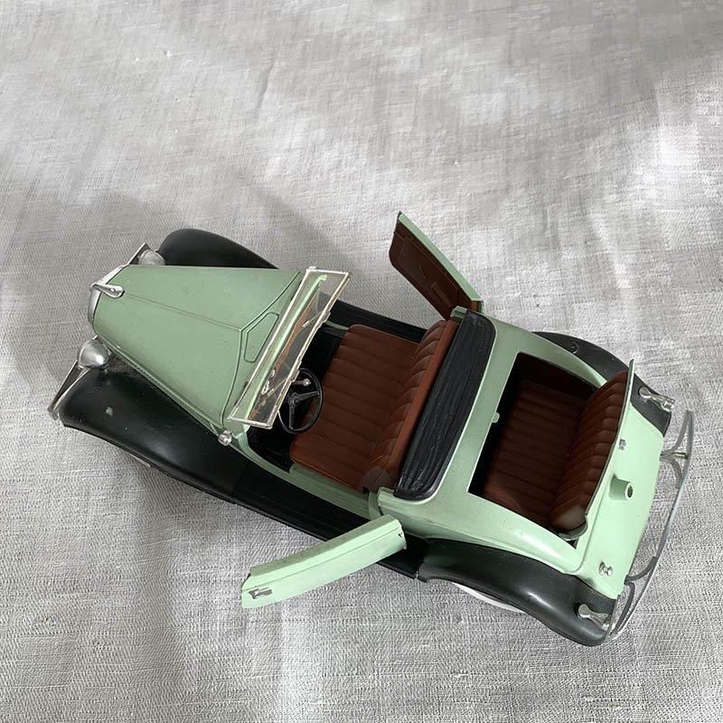 フランス製ミントグリーンフォードV8ロードスターミニカー