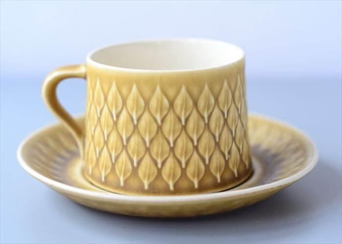 北欧ヴィンテージ　クイストゴー　レリーフ　コーヒーカップ&ソーサー　3客セット デンマーク製クイストゴー レリーフカップとソーサー