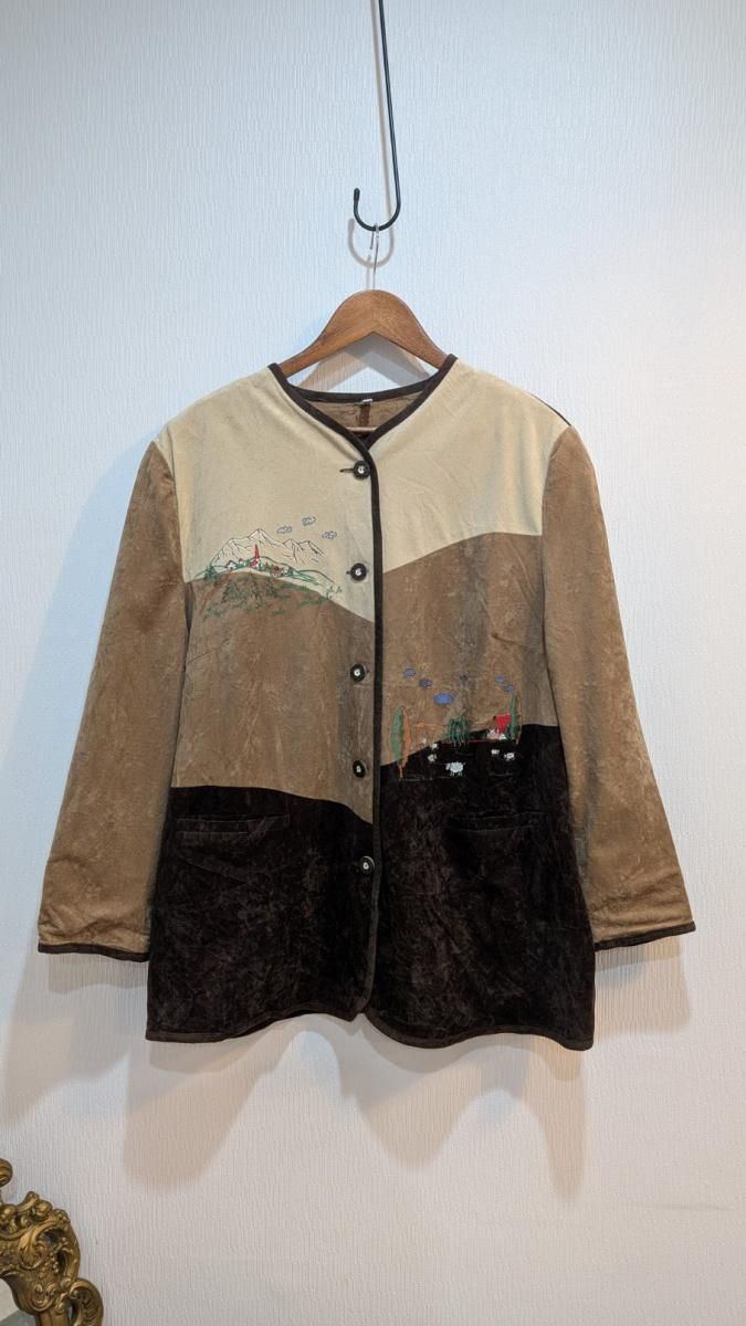 ユーロ古着】まるで絵本のような刺繍ジャケット ベロア 羊 ユーロ古着】まるで絵本のような刺繍ジャケット ベロア 羊