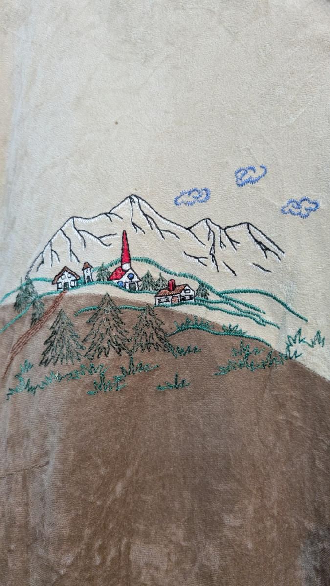 ユーロ古着】まるで絵本のような刺繍ジャケット ベロア 羊 ユーロ古着】まるで絵本のような刺繍ジャケット ベロア 羊