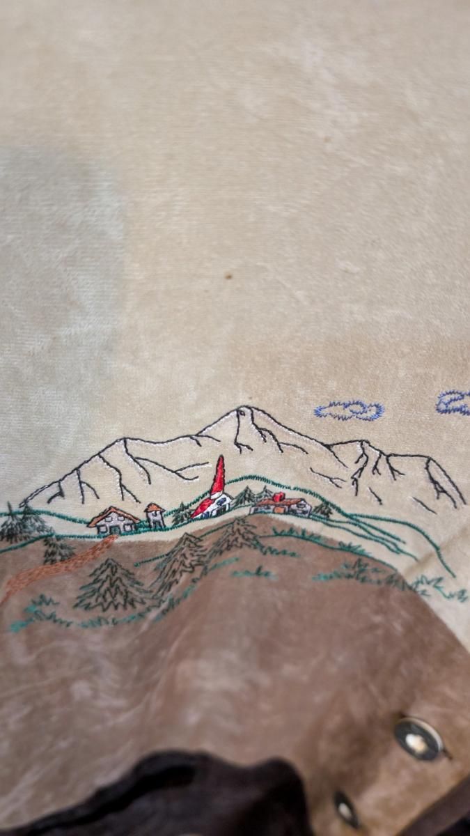 ユーロ古着】まるで絵本のような刺繍ジャケット ベロア 羊 ユーロ古着】まるで絵本のような刺繍ジャケット ベロア 羊