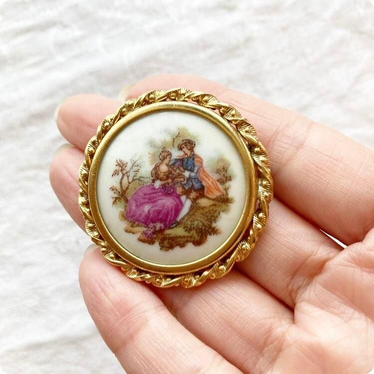 フランス直輸入のLimogesヴィンテージブローチ 華やかな女性