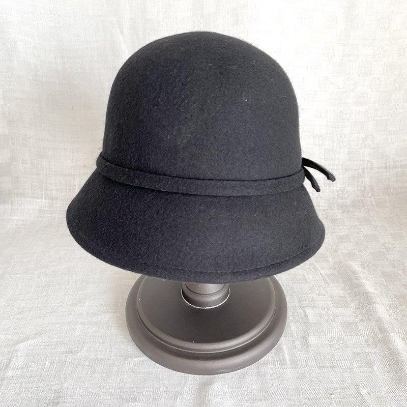 GALERIES LAFAYETTEブランドの黒色フェルトハット 深め 華やかな