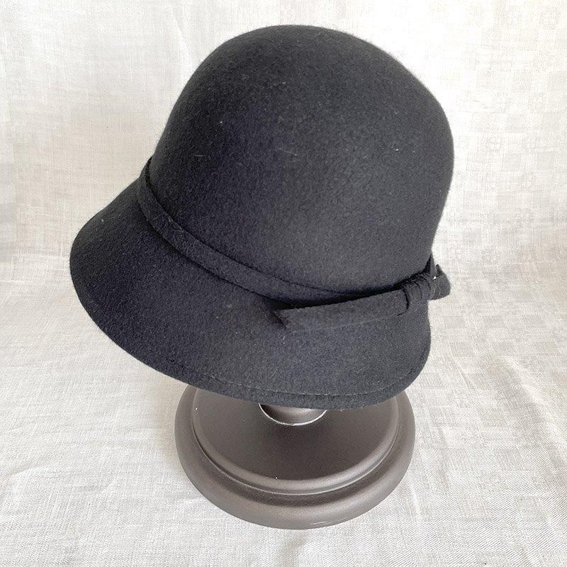 GALERIES LAFAYETTEブランドの黒色フェルトハット 深め 華やかな