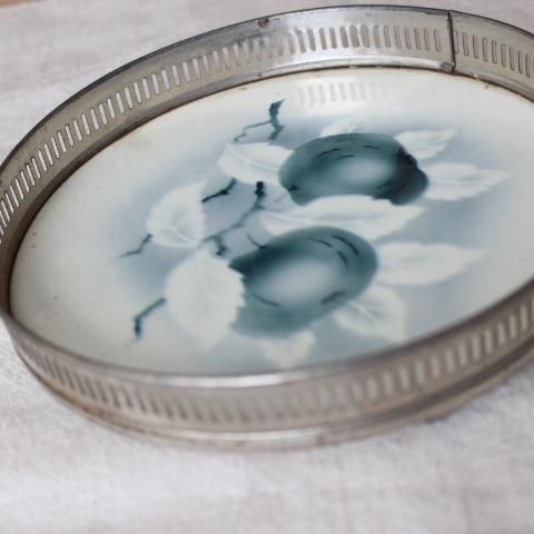 フランス製アンティーク、フルーツモチーフの優雅な皿