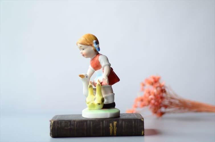 ヴィンテージ陶器フィギュア 味わい溢れるアヒルと女の子