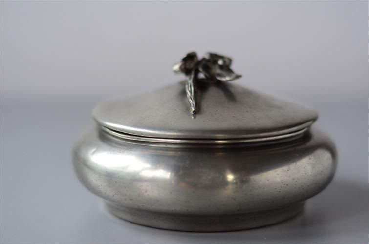 フランス製古い錫のボンボニエール花蓋付きボウル