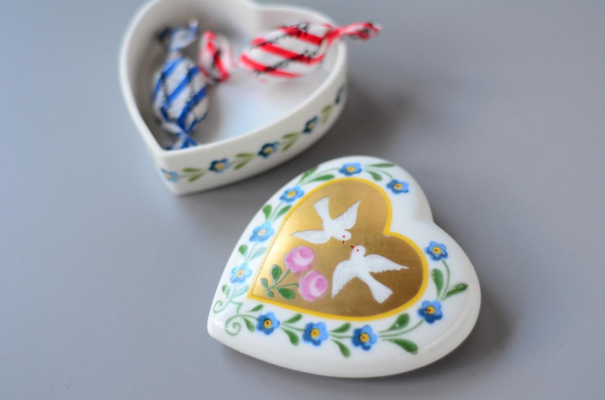 ボンボニエール　フランスアンティーク　妖精フィギュア　睡蓮　菓子入　ポプリ　磁器 ボンボニエール フランスアンティーク 妖精フィギュア 睡蓮 菓子