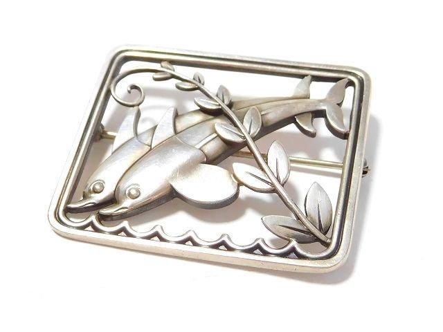 希少な北欧アンティークジョージジェンセンイルカブローチ