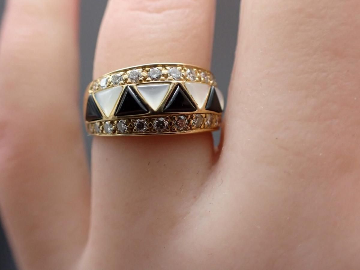 大振りなオニキスとダイヤモンドのモダンリング K18WG サイズ12号 大振りなオニキスとダイヤモンドのモダンリング K18WG サイズ12号