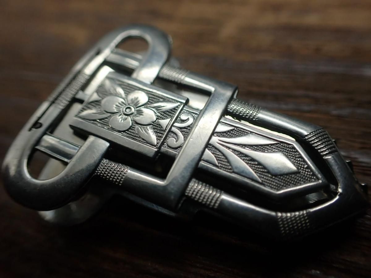 イギリス製 アンティーク ドレスクリップ 彫金