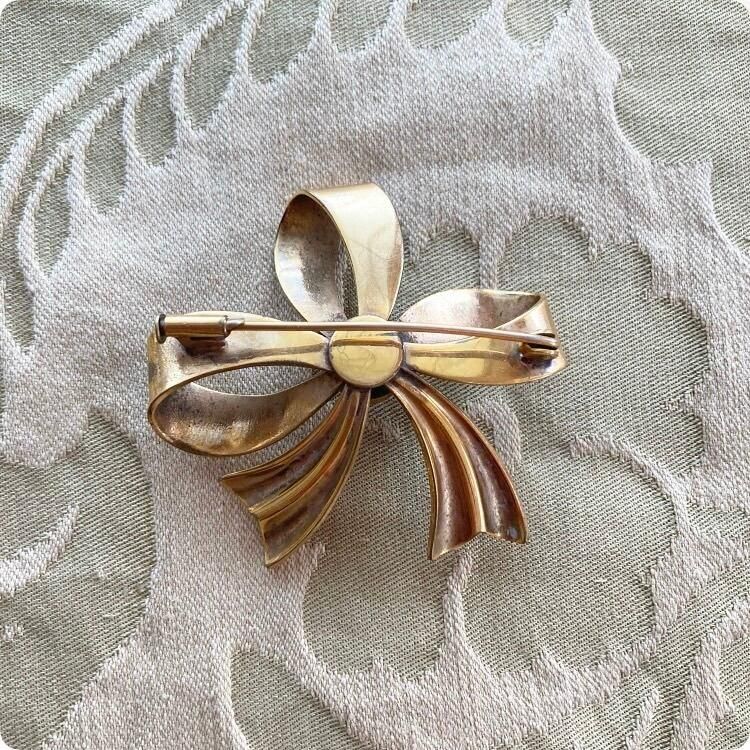 フランス直輸入 ヴィンテージ リボンモチーフ ブローチ