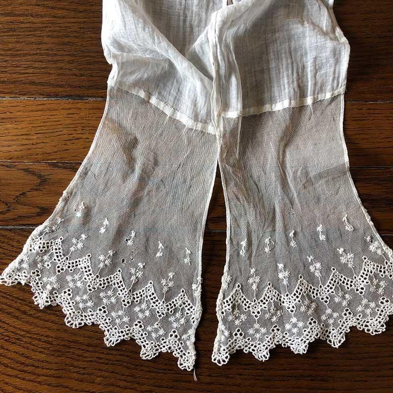 フランスアンティークのレース飾りラペット