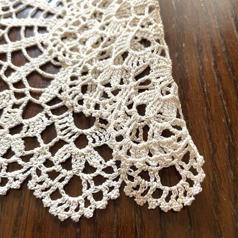 生成色の花瓶敷 手編みレースマット 花の優しさ