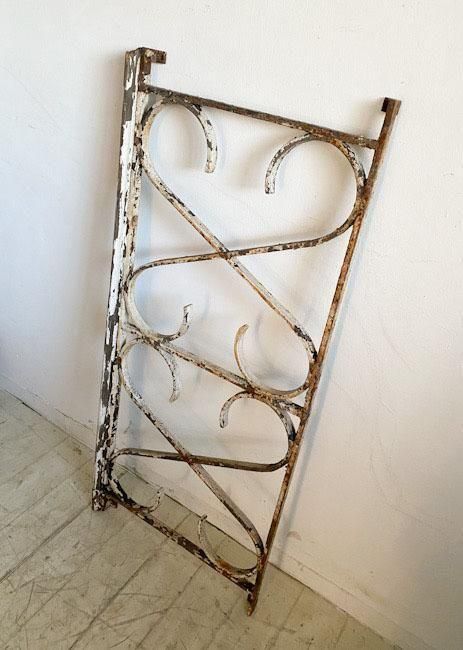 フランス製アンティークのユニークなガーデンフェンス