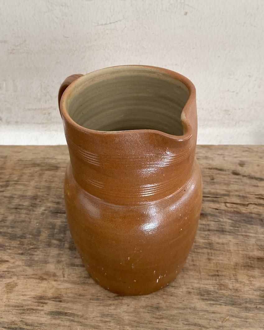 フランス製アンティーク陶器ピッチャーの存在感