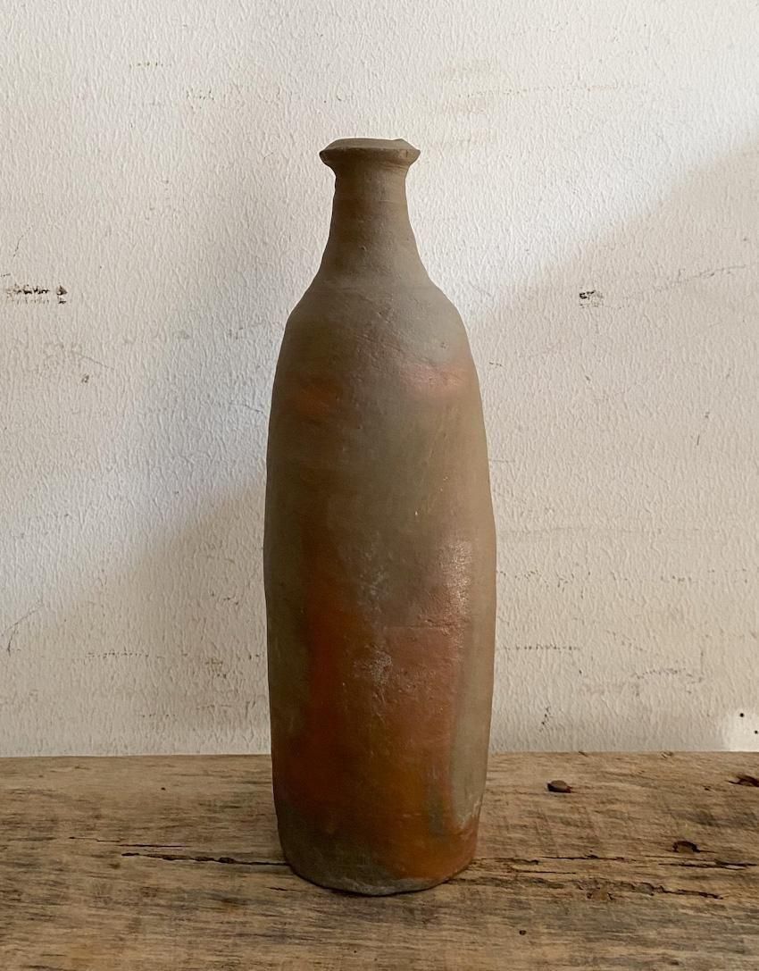 フランス製アンティーク陶器ボトルの存在感