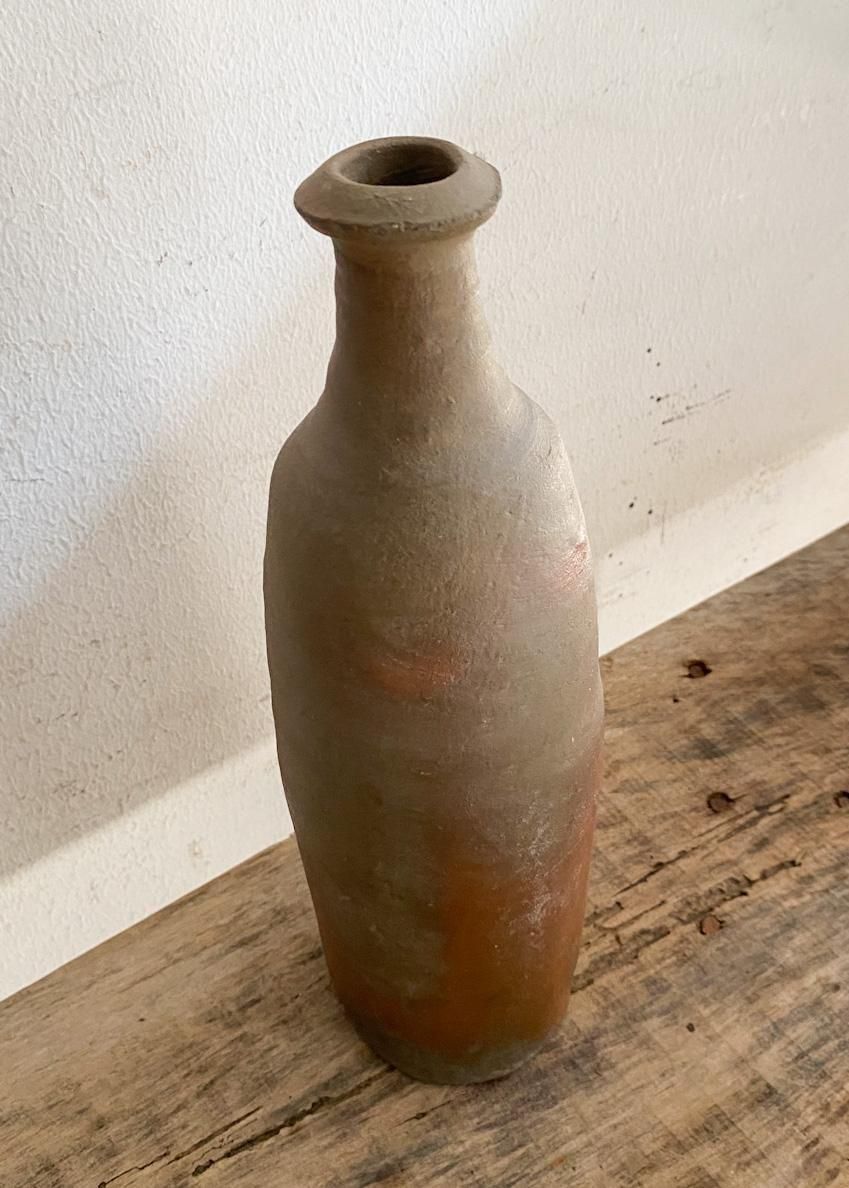 【写真左】アンティークボトル　ワインボトル　陶製　フランスアンティーク フランス製アンティーク陶器ボトルの存在感