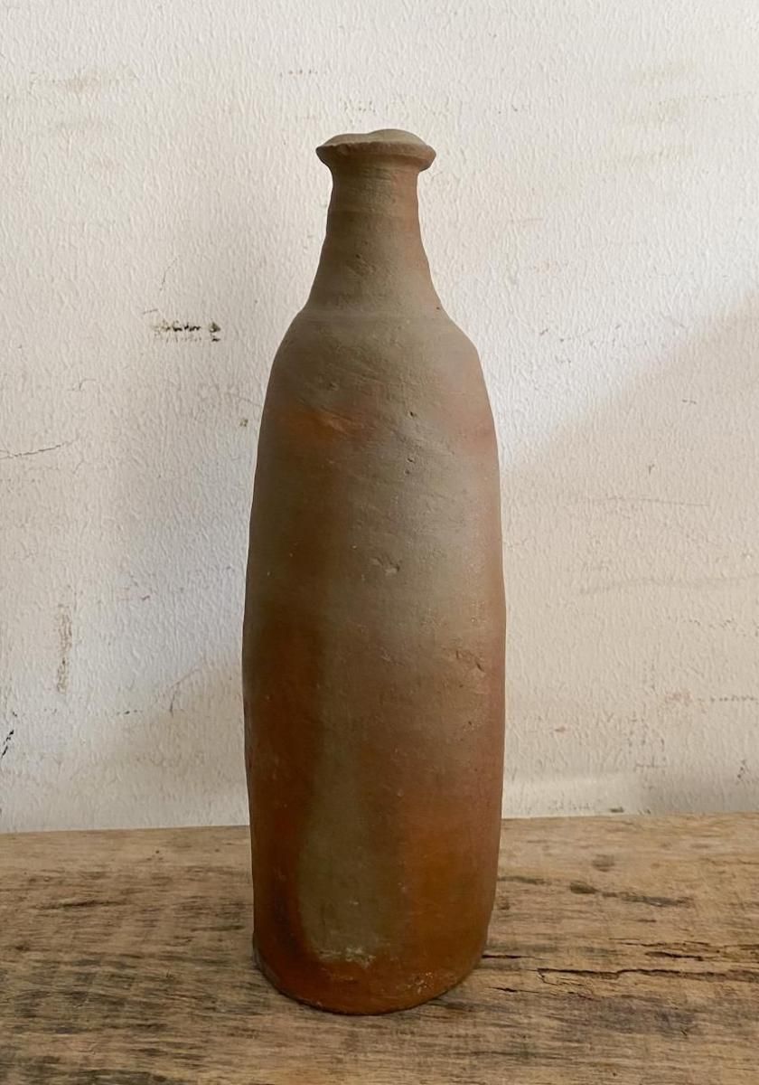 フランス製アンティーク陶器ボトルの存在感