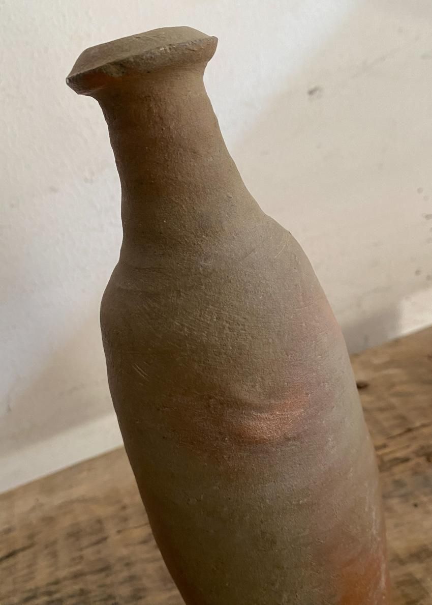 フランス製アンティーク陶器ボトルの存在感