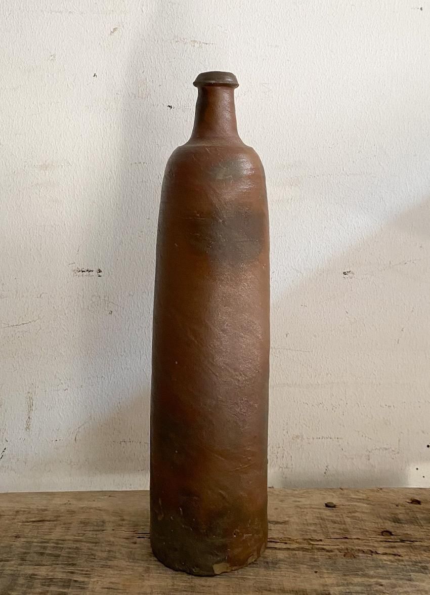 フランス製アンティーク陶器ボトルの存在感