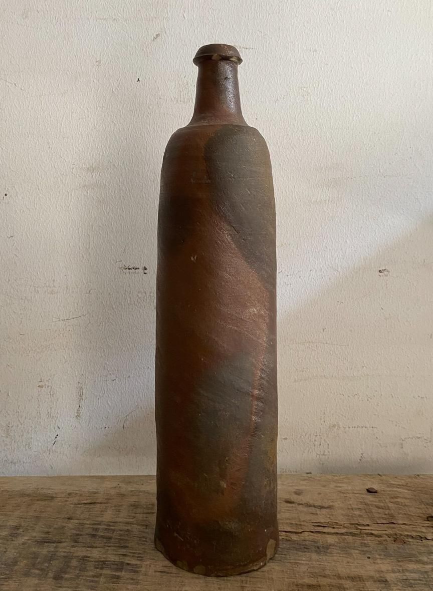 フランス製アンティーク陶器ボトルの存在感