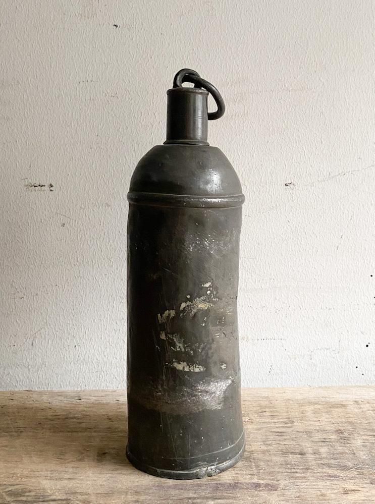 フランス製アンティークピューターの趣ある水筒