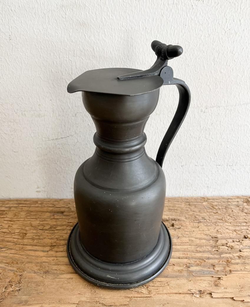 フランス製アンティークピューターの趣深いピッチャー
