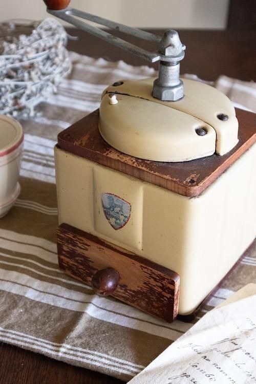 フランス製アンティーク プジョーのノスタルジックなコーヒーミル