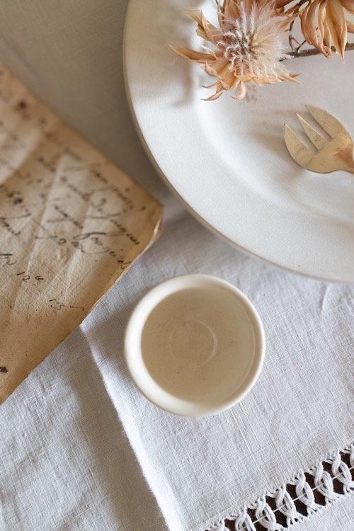 フランスアンティークのコクティエ ブルーの優雅な朝食用