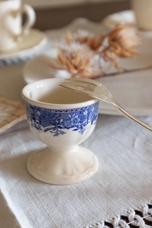 フランスアンティークのコクティエ ブルーの優雅な朝食用 フランスアンティークのコクティエ ブルーの優雅な朝食用