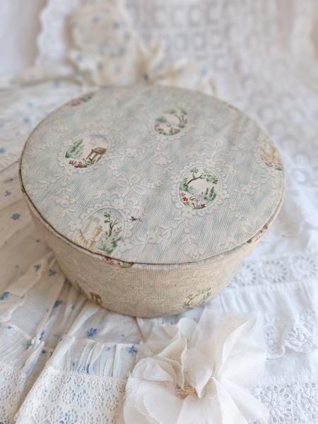アンティーククッション - ANTIQUE LEAVES アンティーククッション - ANTIQUE LEAVES