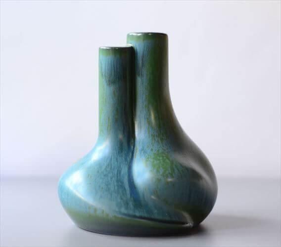 ドイツ製アンティーク陶器花瓶 芸術性ある一品