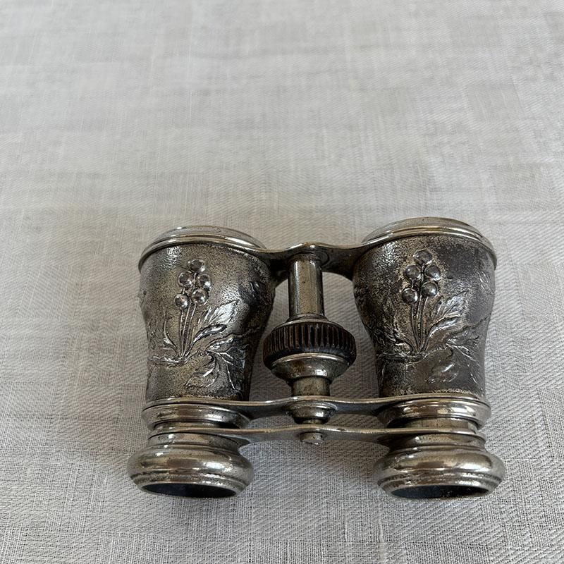 アンティークな小鳥柄の双眼鏡