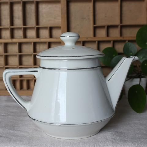 【M】フランスアンティーク/APILCO アヒル形の白いテリーヌポット M】フランスアンティーク/APILCO アヒル形の白いテリーヌポット