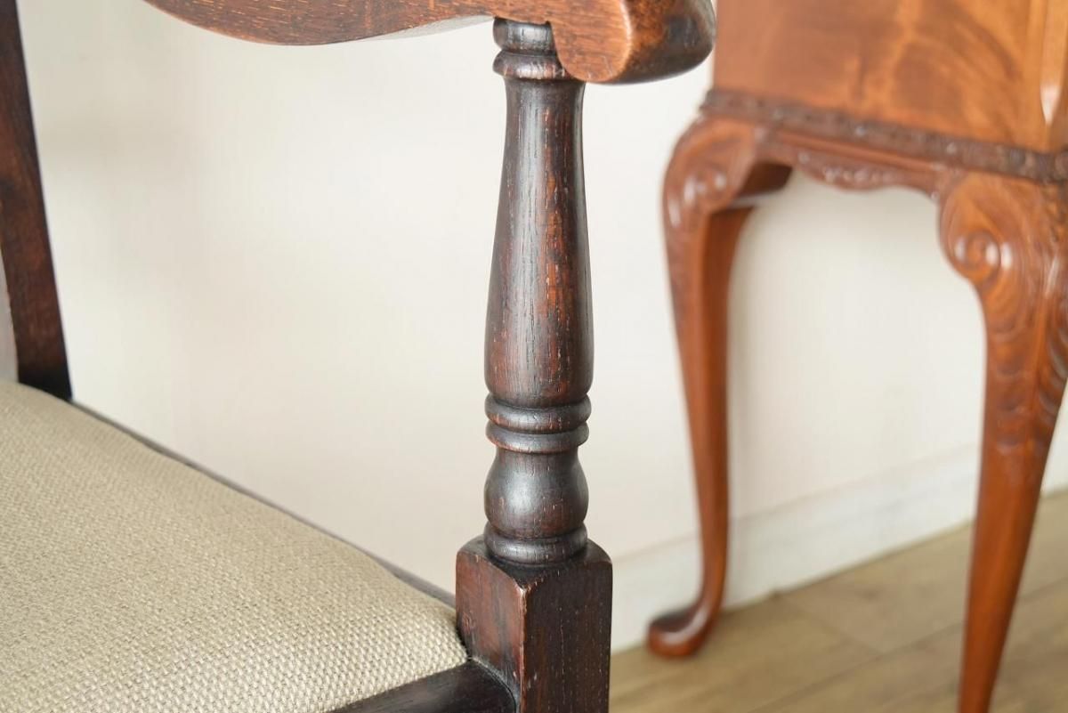 アンティーク風オークアームチェア｜味わい深い風合い×重厚感