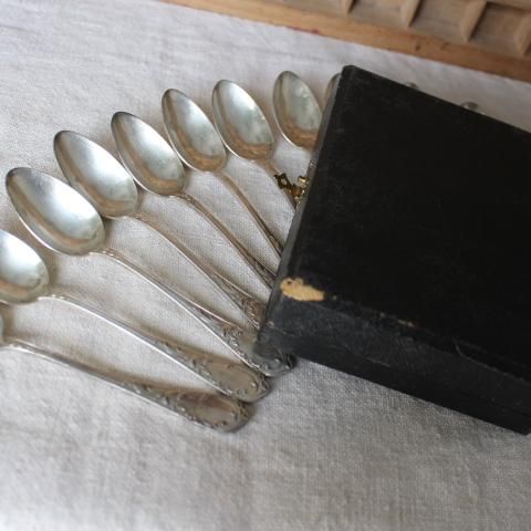 フランス製アンティーク、贅沢な銀メッキスプーン11本