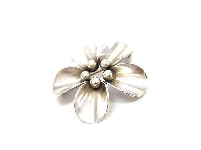 優雅なデンマーク製ヴィンテージ花柄シルバーブローチ