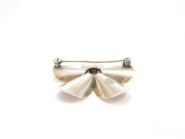 ヴィンテージ＊ブローチ　フラワー　ボタニカル　シルバー　北欧　アンティーク 優雅なデンマーク製ヴィンテージ花柄シルバーブローチ